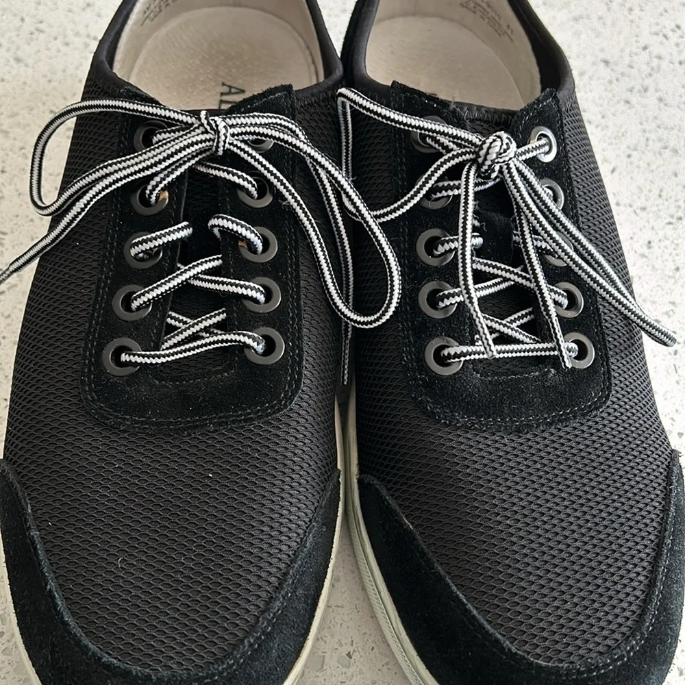 Alegria Men's Stretcher Black Mesh and Suede Lace Up Comfort Sneakers - 43/9.5